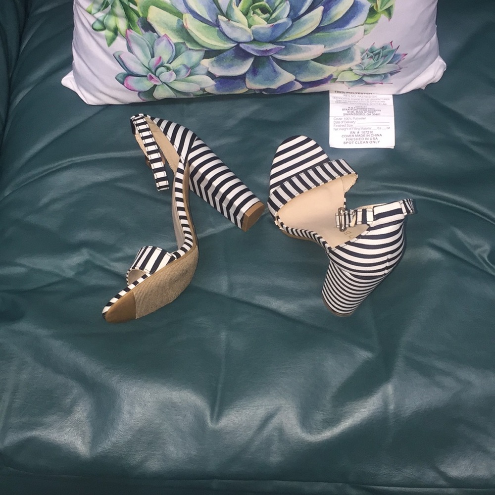 Heels - Picture 2 of 2